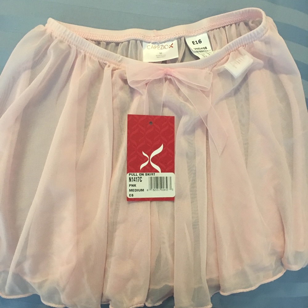 Capezio girl’s pull on skirt size Medium